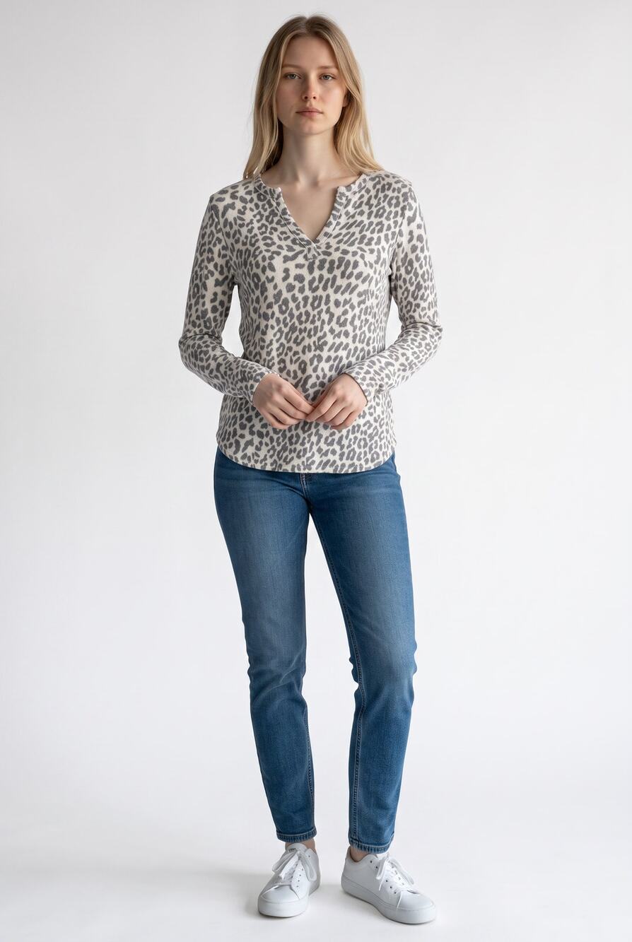 Socialite Small Leopard Print V Neck Long Sleeve Sweater NWOT Casual Chic Boho